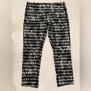 Nike capri leggings black & white size M Dri-Fit running tights